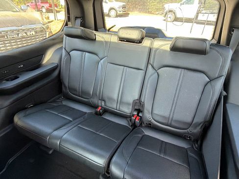 Used 2024 Jeep Wagoneer Series III w/ Premium Group I AWD/4WD image 26