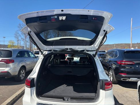 Used 2023 Mercedes-Benz GLB 250 4MATIC image 10