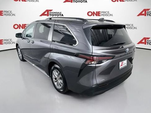 Certified 2025 Toyota Sienna XLE FWD image 6