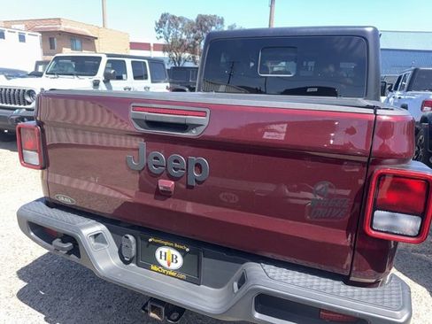 Used 2021 Jeep Gladiator Sport AWD/4WD image 5
