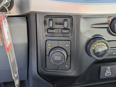New 2025 Ford F550 4x4 Crew Cab image 27