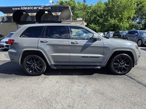 Used 2021 Jeep Grand Cherokee Laredo X AWD/4WD image 2