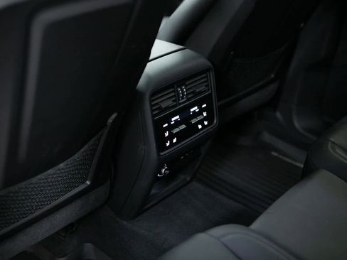 Certified 2024 Porsche Cayenne Coupe image 30
