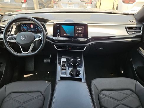 Used 2025 Volkswagen Atlas Cross Sport SE FWD image 26
