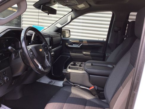 Used 2022 Chevrolet Silverado 1500 LT AWD/4WD image 7