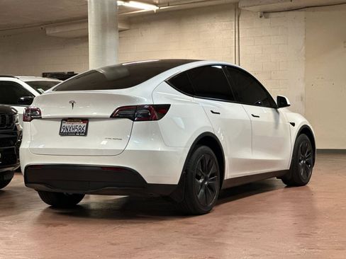 Used 2024 Tesla Model Y Long Range image 5
