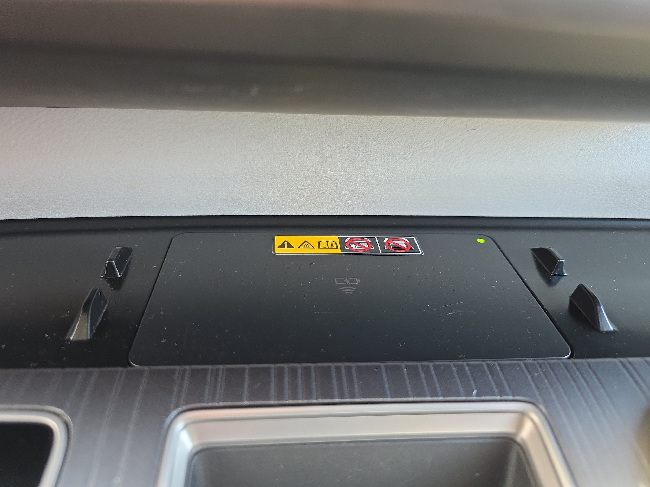 Used 2025 Toyota Sienna XLE FWD image 27