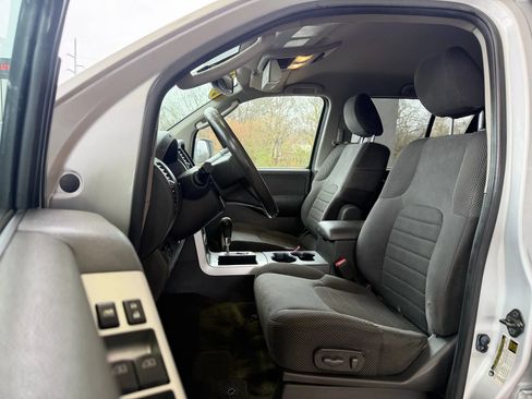 Used 2012 Nissan Pathfinder SV image 8