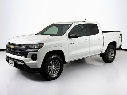 Used 2023 Chevrolet Colorado LT AWD/4WD image 10