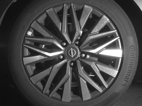 Used 2025 Nissan Altima 2.5 SV FWD image 12