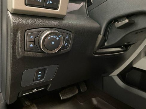 Used 2022 Ford F250 Lariat w/ Black Appearance Package AWD/4WD image 17