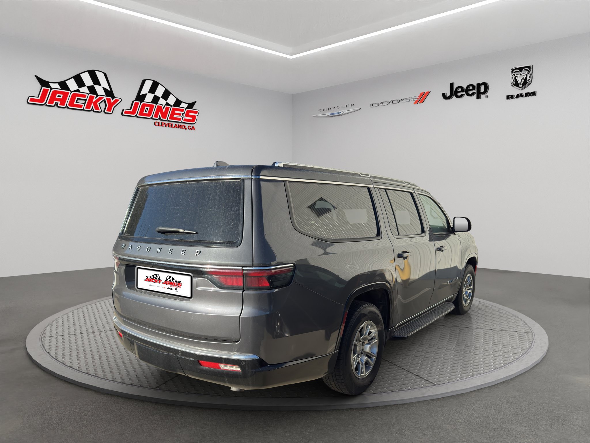 Used 2023 Jeep Wagoneer L 2WD image 7