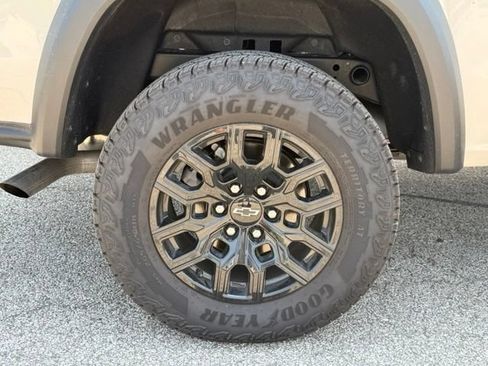Used 2026 Chevrolet Colorado Trail Boss AWD/4WD image 12