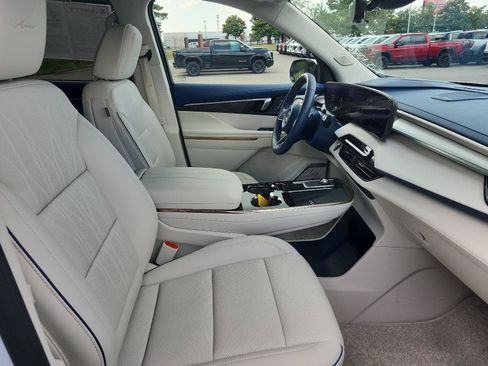 Used 2026 Buick Enclave Avenir w/ Super Cruise Package AWD/4WD image 7