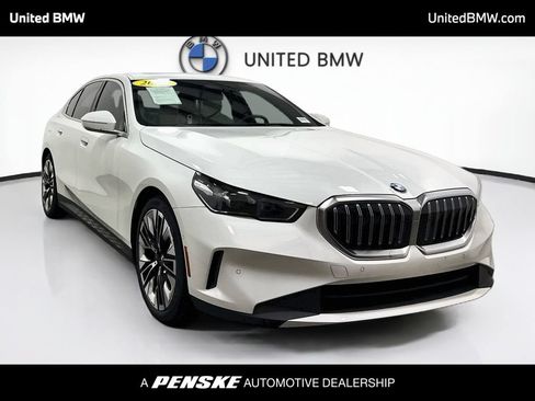 Certified 2024 BMW 530i w/ Convenience Package RWD image 3