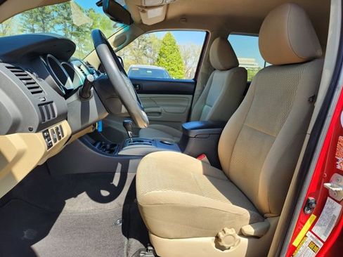 Used 2013 Toyota Tacoma PreRunner w/ SR5 Pkg image 9