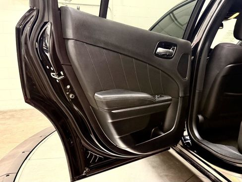 Used 2015 Dodge Charger SXT RWD image 15