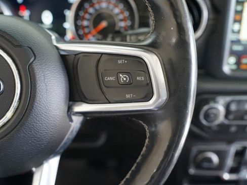 Used 2018 Jeep Wrangler Unlimited Sahara AWD/4WD image 16