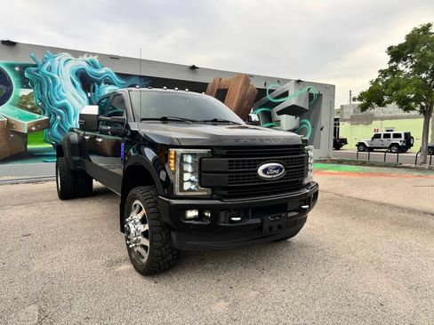 Used 2017 Ford F350 Platinum w/ Platinum Ultimate Package AWD/4WD image 3