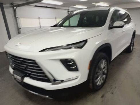 Certified 2025 Buick Enclave Preferred image 4