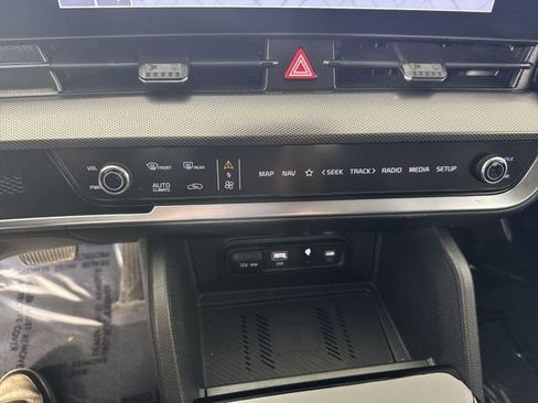 Certified 2025 Kia Sportage SX AWD/4WD image 9