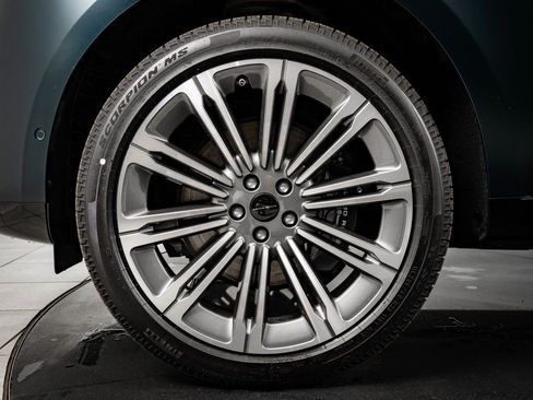 New 2026 Land Rover Range Rover SV AWD/4WD image 13