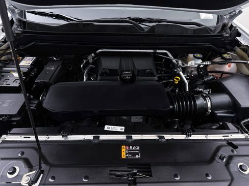 Used 2024 Chevrolet Colorado ZR2 AWD/4WD image 9
