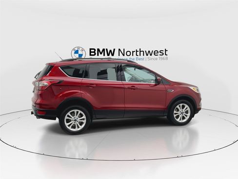 Used 2017 Ford Escape SE w/ Equipment Group 201A image 4