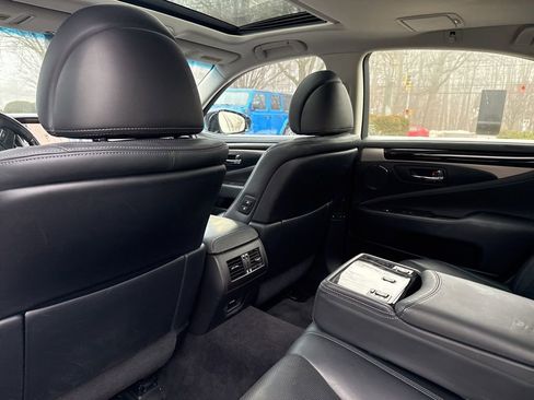 Used 2014 Lexus LS 460 AWD w/ Comfort Package image 10