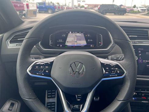 Used 2022 Volkswagen Tiguan SEL R-Line AWD/4WD image 26