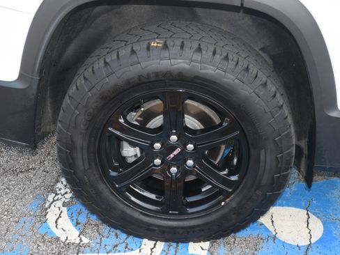 Used 2022 GMC Acadia AT4 w/ Technology Package image 24