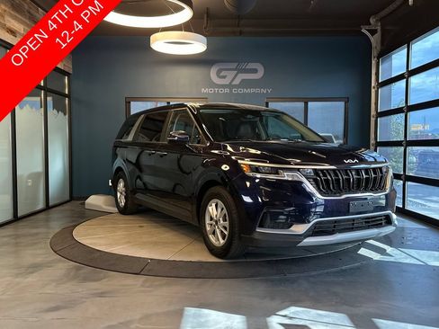 Used 2024 Kia Carnival LX FWD image 1