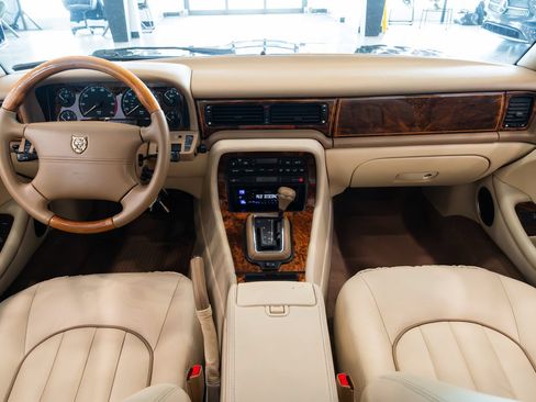 Used 1996 Jaguar XJ Vanden Plas RWD image 9