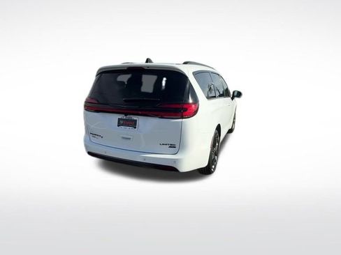 New 2026 Chrysler Pacifica Limited image 39