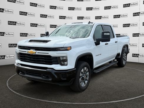 Used 2025 Chevrolet Silverado 2500 Custom w/ Custom Convenience Package AWD/4WD image 2