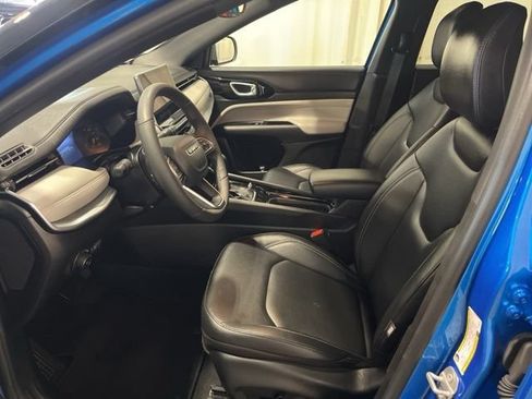 Used 2025 Jeep Compass Limited AWD/4WD image 8
