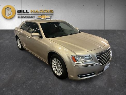 Used 2012 Chrysler 300 RWD image 9