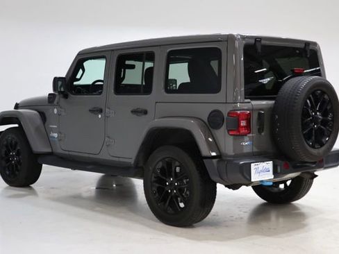 Used 2023 Jeep Wrangler Unlimited Sahara w/ Cold Weather Group AWD/4WD image 4
