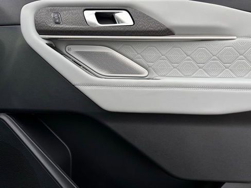 Certified 2025 Ford Explorer Platinum w/ Ultimate Package image 23