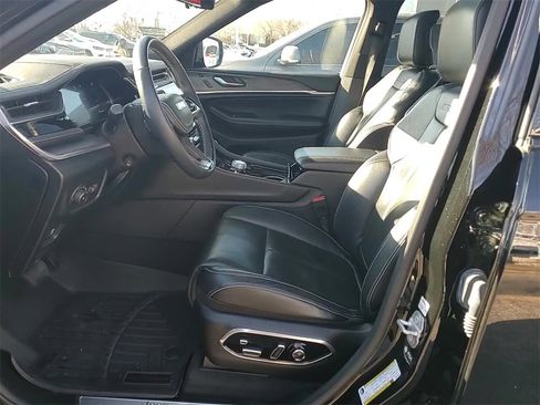 Used 2023 Jeep Grand Cherokee L Overland w/ Advanced Protech Group III image 10