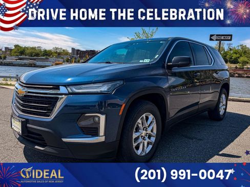 Used 2022 Chevrolet Traverse LS FWD image 3