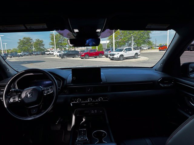 Used 2025 Honda Pilot Black Edition image 18