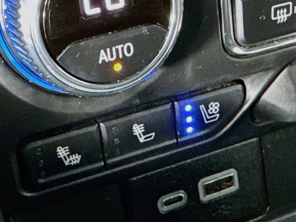 Used 2023 GMC Yukon SLT w/ SLT Premium Package RWD image 21