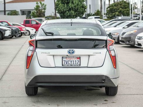 Used 2016 Toyota Prius Two w/ Preferred Accessory Package FWD image 7