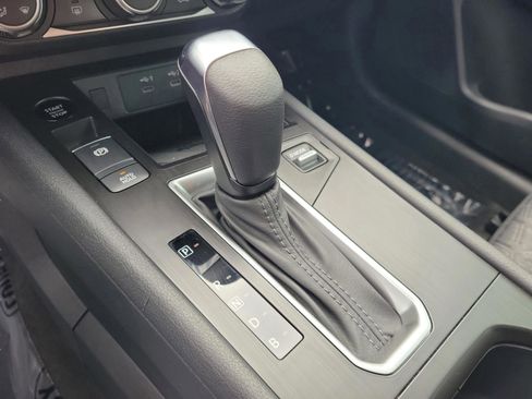 Certified 2025 Nissan Kicks SV image 12