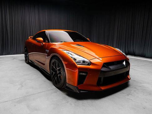 Used 2018 Nissan GT-R Premium AWD/4WD image 7