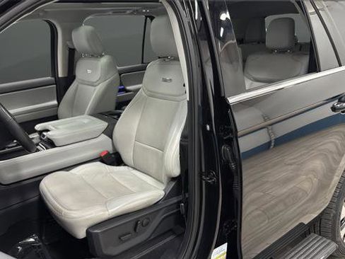 Used 2025 Ford Expedition Platinum w/ Driver's Package image 9