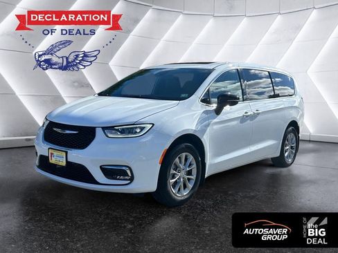 New 2026 Chrysler Pacifica Select image 1
