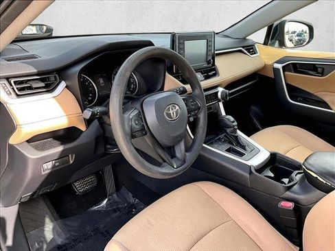 Used 2021 Toyota RAV4 LE FWD image 14