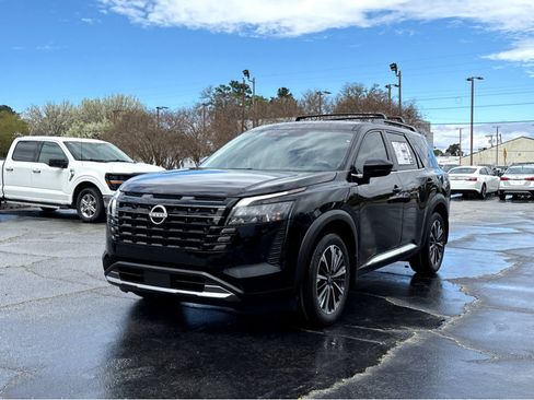 New 2026 Nissan Pathfinder Platinum image 3